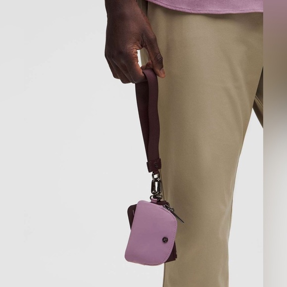 28🆕💜 Lululemon Dual Pouch Wristlet - Goodnight Plum/Lavender Lux - Picture 2 of 5